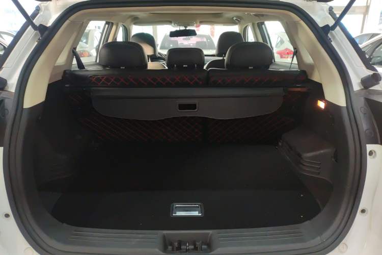 Used Geely Auto Emgrand X7 Sport 2018 1.8TD Automatic Two-Wheel Drive Smart Connect 4G Internet Edition Trunk
