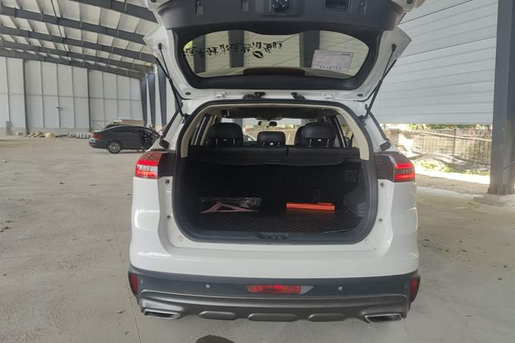 Used Geely Auto Emgrand X7 Sport 2018 1.8TD Automatic Two-Wheel Drive Smart Connect 4G Internet Edition Trunk