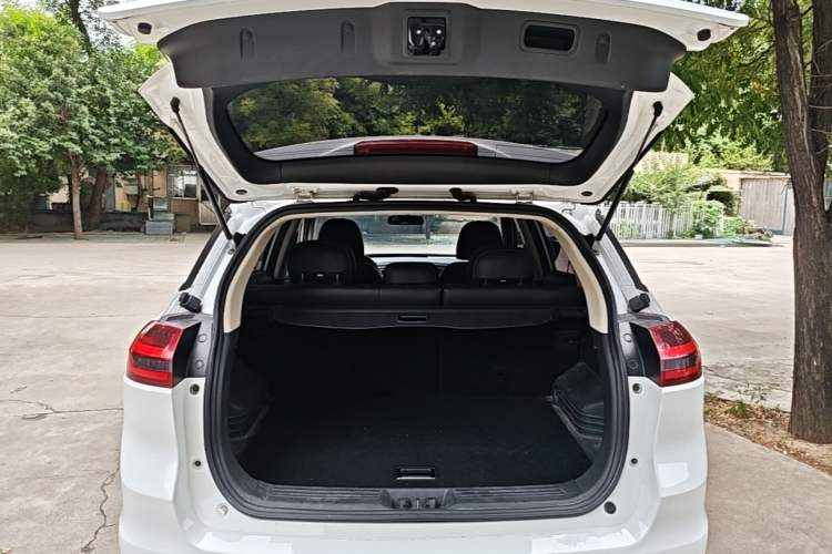 Used Geely Auto Emgrand X7 Sport 2018 1.8TD Manual Two-Wheel Drive Zhiya Model Trunk
