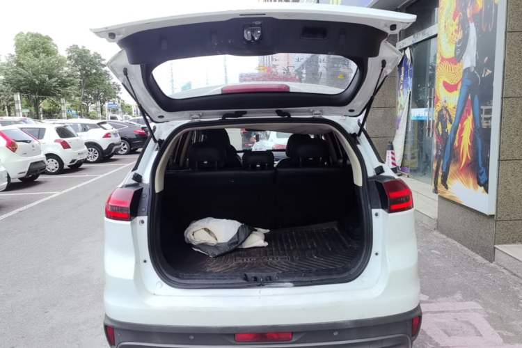 Used Geely Auto Emgrand X7 Sport 2018 1.8TD Automatic Two-Wheel Drive Zhiya Model Trunk