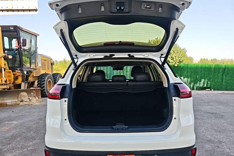 Used Geely Auto Emgrand X7 Sport 2018 1.8TD Automatic Two-Wheel Drive Smart Connect 4G Internet Edition Trunk