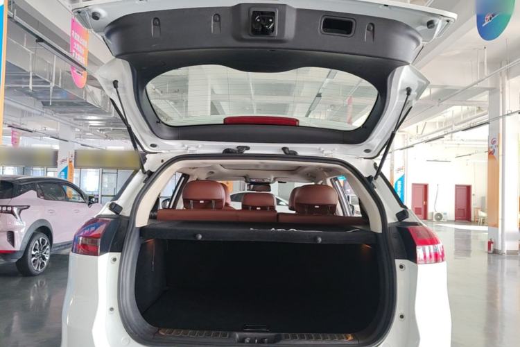 Used Geely Auto Emgrand X7 Sport 2018 1.8TD Automatic All-Wheel-Drive ZhiZun Model with 4G Connectivity Trunk