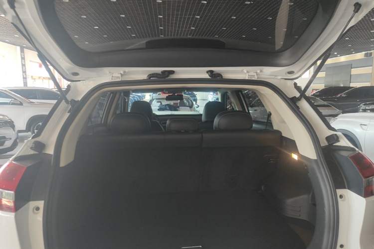 Used Geely Auto Emgrand X7 Sport 2018 1.8TD Automatic Two-Wheel Drive Smart Connect 4G Internet Edition Trunk