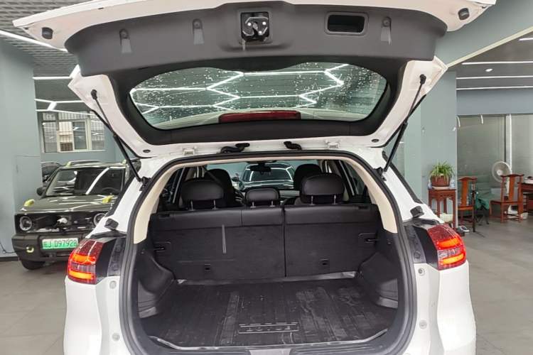 Used Geely Auto Emgrand X7 Sport 2018 1.8TD Automatic Two-Wheel Drive Smart Connect 4G Internet Edition Trunk