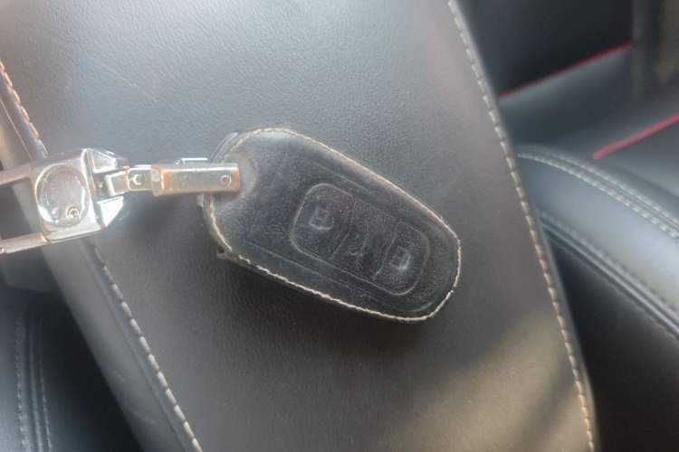 Used Geely Auto Emgrand X7 Sport 2018 1.8TD Automatic Two-Wheel Drive Smart Connect 4G Internet Edition Vehicle Key