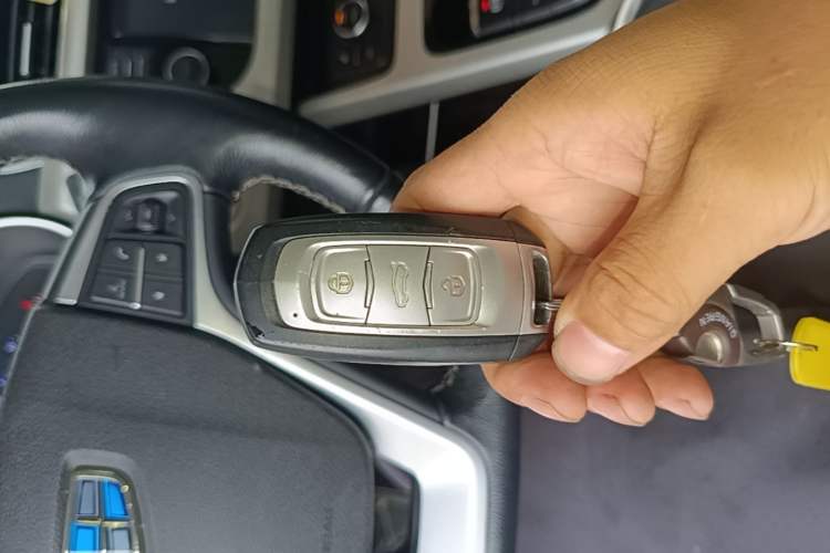 Used Geely Auto Emgrand X7 Sport 2018 1.8TD Automatic Two-Wheel Drive Smart Connect 4G Internet Edition Vehicle Key