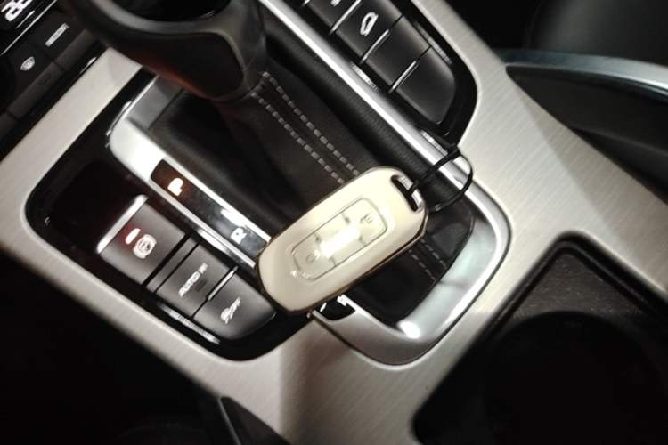 Used Geely Auto Emgrand X7 Sport 2018 1.8TD Automatic Two-Wheel Drive Zhiya Model Vehicle Key