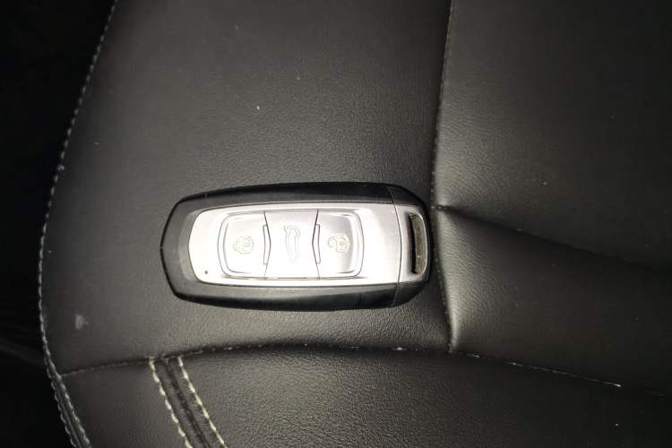 Used Geely Auto Emgrand X7 Sport 2018 1.8TD Automatic Two-Wheel Drive Smart Connect 4G Internet Edition Vehicle Key