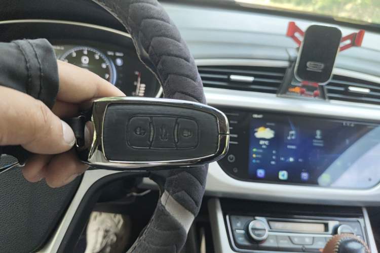 Used Geely Auto Emgrand X7 Sport 2018 1.8TD Automatic Two-Wheel Drive ZhiZun Model with 4G Connectivity Vehicle Key