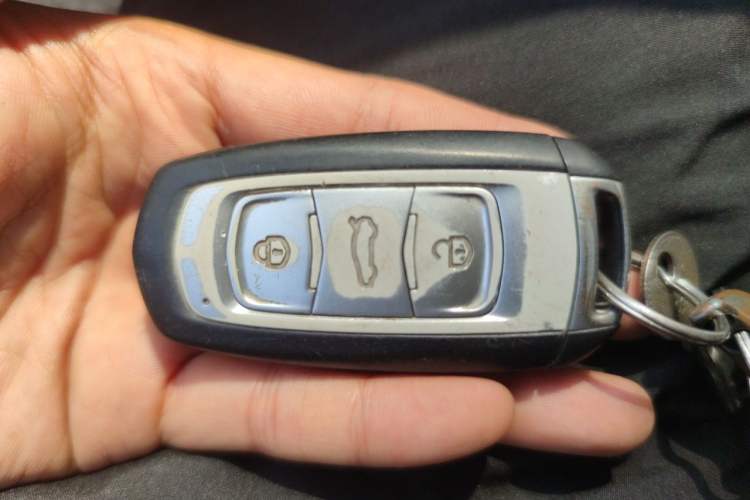 Used Geely Auto Emgrand X7 Sport 2018 2.0L Manual Two-Wheel Drive Zhiya Version Vehicle Key
