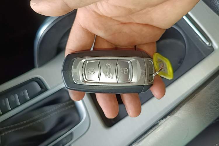 Used Geely Auto Emgrand X7 Sport 2018 1.8TD Automatic Two-Wheel Drive Smart Connect 4G Internet Edition Vehicle Key