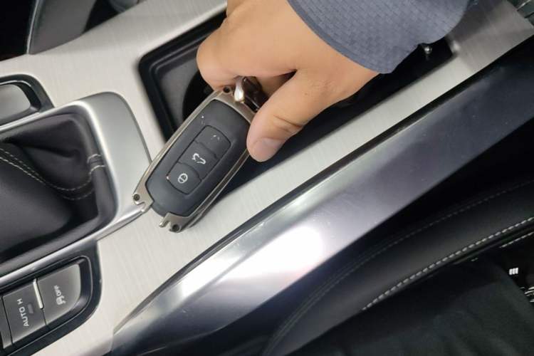 Used Geely Auto Emgrand X7 Sport 2018 1.8TD Manual Two-Wheel Drive Zhiya Model Vehicle Key