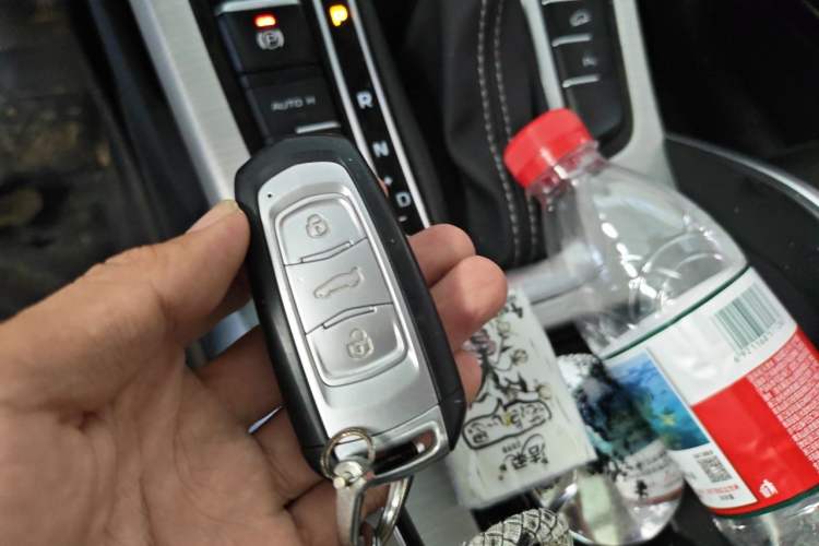 Used Geely Auto Emgrand X7 Sport 2018 1.8TD Automatic Two-Wheel Drive Smart Connect 4G Internet Edition Vehicle Key