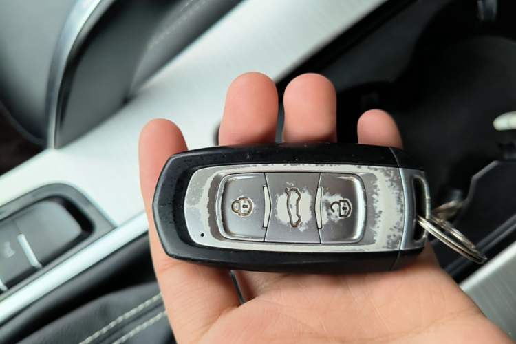 Used Geely Auto Emgrand X7 Sport 2018 1.8TD Automatic Two-Wheel Drive Smart Connect 4G Internet Edition Vehicle Key