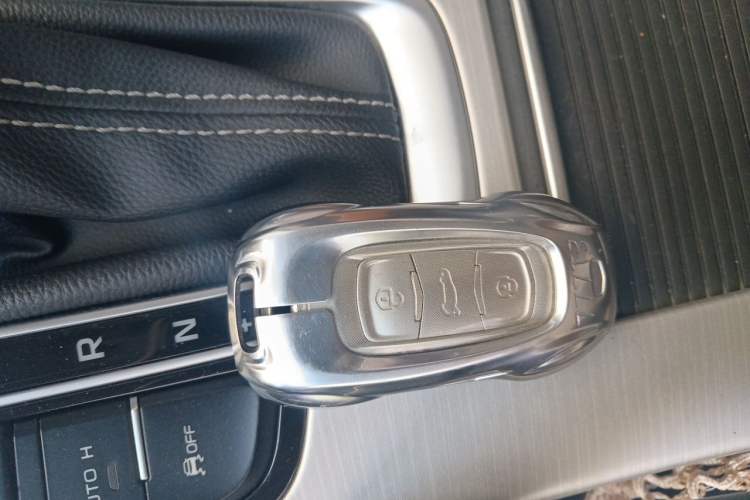 Used Geely Auto Emgrand X7 Sport 2018 1.8TD Automatic Two-Wheel Drive Smart Connect 4G Internet Edition Vehicle Key