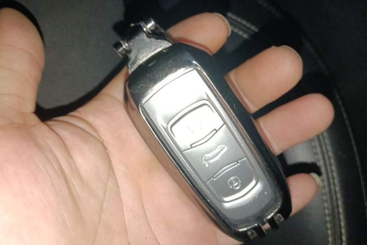 Used Geely Auto Emgrand X7 Sport 2018 2.0L Manual Two-Wheel Drive Zhiya Version Vehicle Key