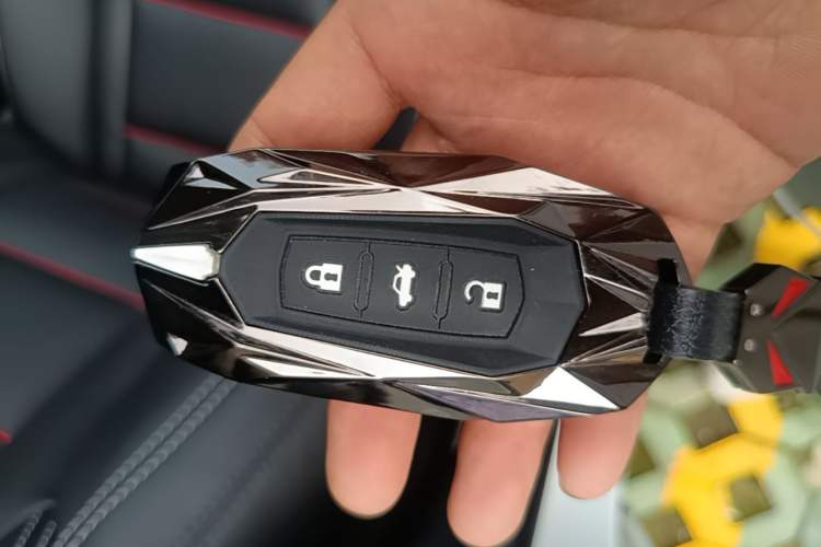 Used Geely Auto Emgrand X7 Sport 2018 1.8TD Automatic Two-Wheel Drive Smart Connect 4G Internet Edition Vehicle Key