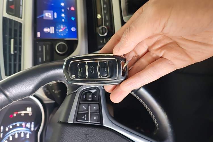 Used Geely Auto Emgrand X7 Sport 2018 1.8TD Automatic Two-Wheel Drive Smart Connect 4G Internet Edition Vehicle Key