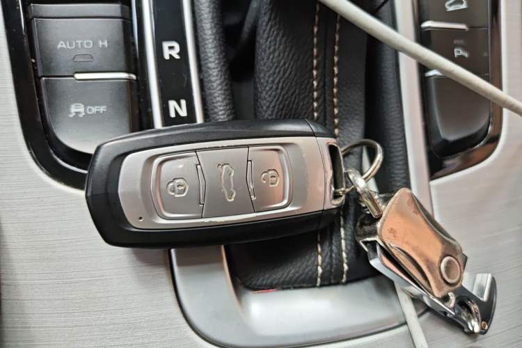 Used Geely Auto Emgrand X7 Sport 2018 1.8TD Automatic Two-Wheel Drive Smart 4G Connected Version Vehicle Key