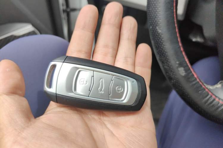 Used Geely Auto Emgrand X7 Sport 2018 1.8TD Automatic Two-Wheel Drive Smart Connect 4G Internet Edition Vehicle Key
