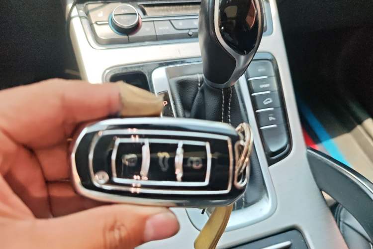 Used Geely Auto Emgrand X7 Sport 2018 1.8TD Automatic Two-Wheel Drive Smart Connect 4G Internet Edition Vehicle Key