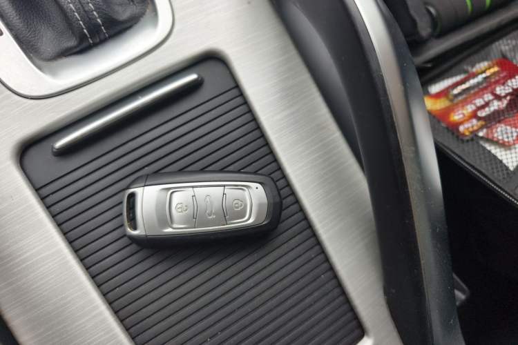 Used Geely Auto Emgrand X7 Sport 2018 1.8TD Automatic Two-Wheel Drive Smart Connect 4G Internet Edition Vehicle Key