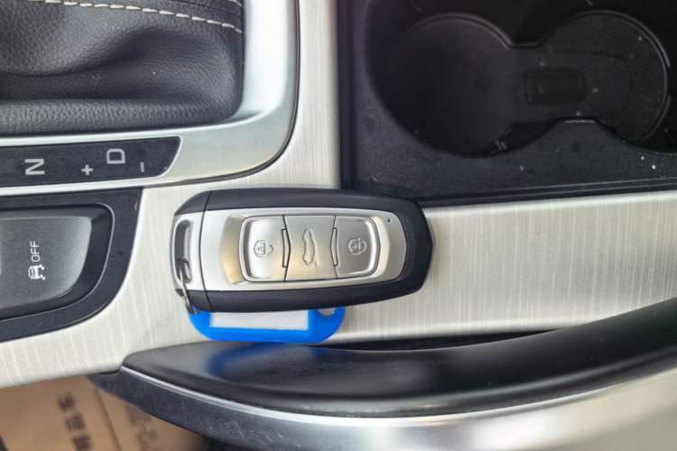 Used Geely Auto Emgrand X7 Sport 2018 1.8TD Automatic Two-Wheel Drive Smart Connect 4G Internet Edition Vehicle Key