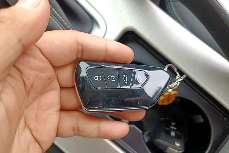 Used Geely Auto Emgrand X7 Sport 2018 1.8TD Automatic Two-Wheel Drive Smart Connect 4G Internet Edition Vehicle Key