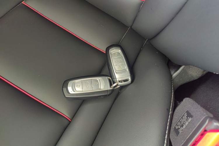 Used Geely Auto Emgrand X7 Sport 2018 1.8TD Automatic Two-Wheel Drive Smart Connect 4G Internet Edition Vehicle Key
