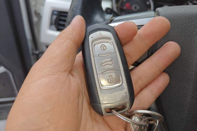 Used Geely Auto Emgrand X7 Sport 2018 2.0L Manual Two-Wheel Drive Zhiya Version Vehicle Key