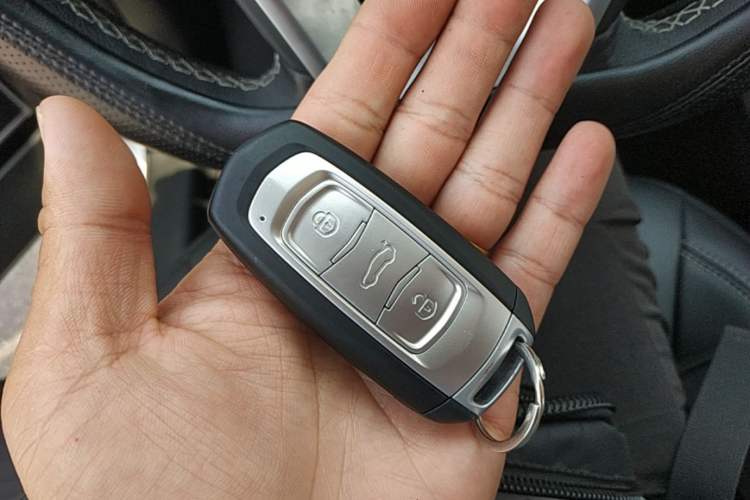 Used Geely Auto Emgrand X7 Sport 2018 1.8TD Automatic Two-Wheel Drive Smart Connect 4G Internet Edition Vehicle Key