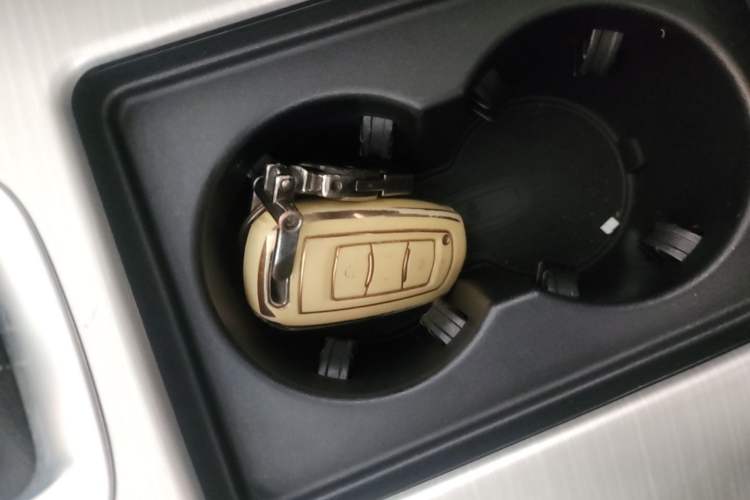 Used Geely Auto Emgrand X7 Sport 2018 1.8TD Automatic Two-Wheel Drive Smart Connect 4G Internet Edition Vehicle Key