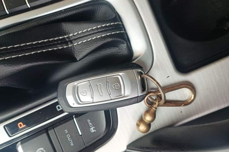 Used Geely Auto Emgrand X7 Sport 2018 1.8TD Automatic Two-Wheel Drive Smart 4G Connected Version Vehicle Key
