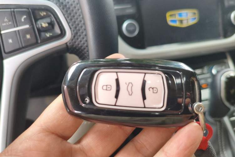 Used Geely Auto Emgrand X7 Sport 2018 1.8TD Automatic Two-Wheel Drive Smart Connect 4G Internet Edition Vehicle Key