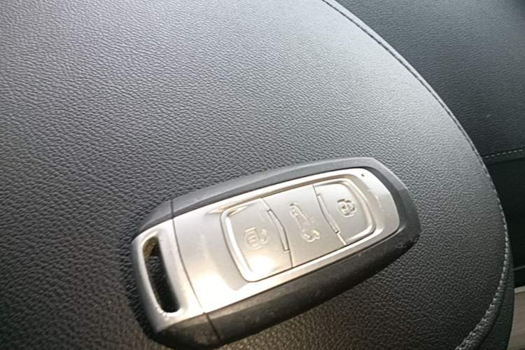 Used Geely Auto Emgrand X7 Sport 2018 1.8TD Automatic Two-Wheel Drive Smart Connect 4G Internet Edition Vehicle Key