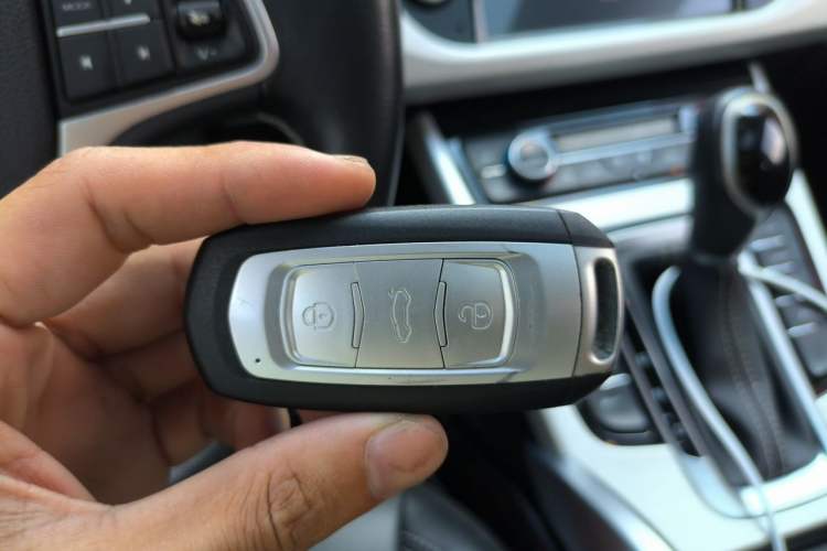 Used Geely Auto Emgrand X7 Sport 2018 1.8TD Automatic Two-Wheel Drive Smart Connect 4G Internet Edition Vehicle Key