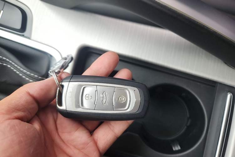 Used Geely Auto Emgrand X7 Sport 2018 1.8TD Automatic Two-Wheel Drive Smart 4G Connected Version Vehicle Key