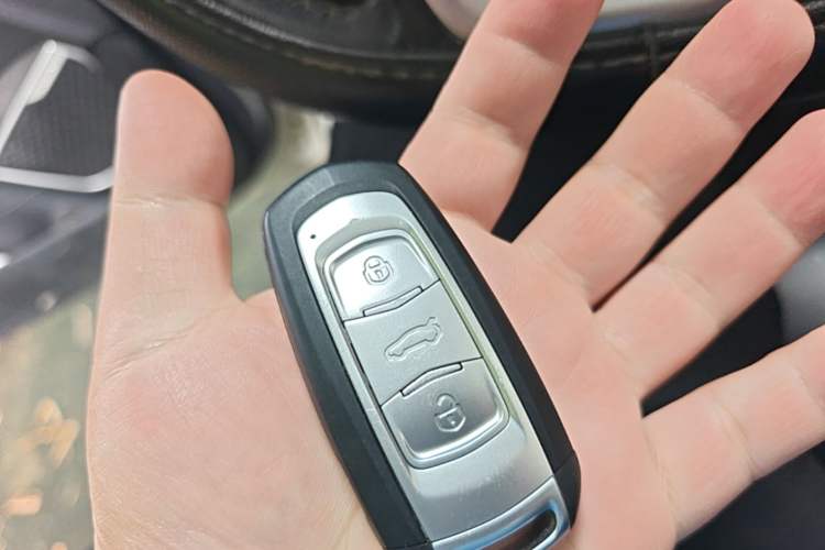 Used Geely Auto Emgrand X7 Sport 2018 1.8TD Automatic Two-Wheel Drive Smart Connect 4G Internet Edition Vehicle Key