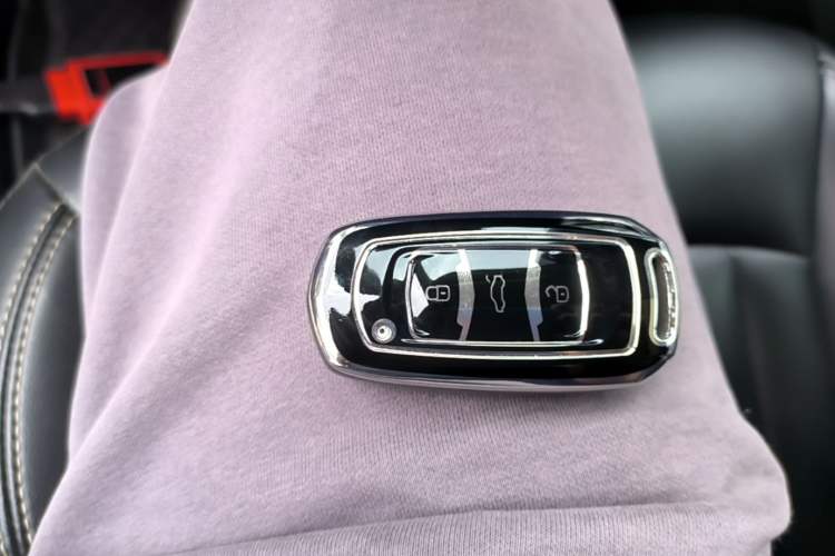 Used Geely Auto Emgrand X7 Sport 2018 1.8TD Automatic Two-Wheel Drive Smart Connect 4G Internet Edition Vehicle Key