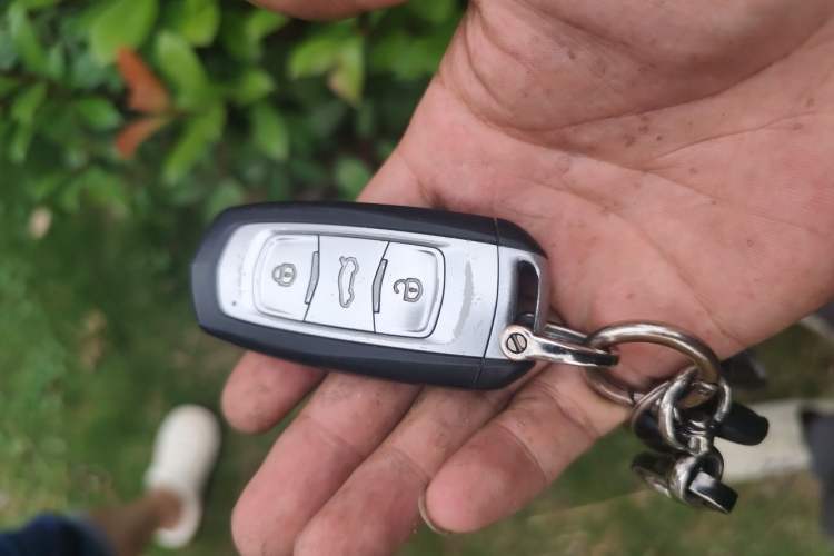 Used Geely Auto Emgrand X7 Sport 2018 2.0L Manual Two-Wheel Drive Zhiya Version Vehicle Key