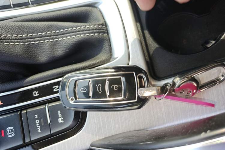 Used Geely Auto Emgrand X7 Sport 2018 1.8TD Automatic Two-Wheel Drive Smart Connect 4G Internet Edition Vehicle Key