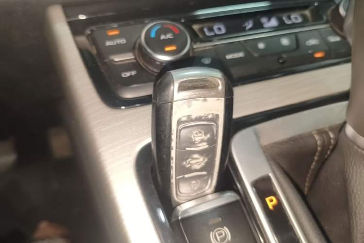 Used Geely Auto Emgrand X7 Sport 2018 1.8TD Automatic Two-Wheel Drive Zhiya Model Vehicle Key
