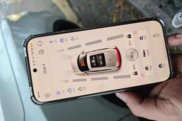 Used Geely Auto Emgrand X7 Sport 2018 1.8TD Automatic Two-Wheel Drive ZhiZun Model with 4G Connectivity Vehicle Key