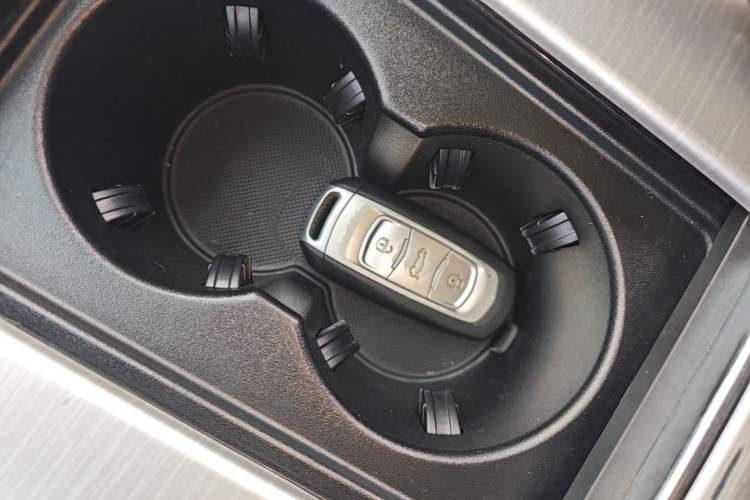 Used Geely Auto Emgrand X7 Sport 2018 2.0L Manual Two-Wheel Drive Zhiya Version Vehicle Key