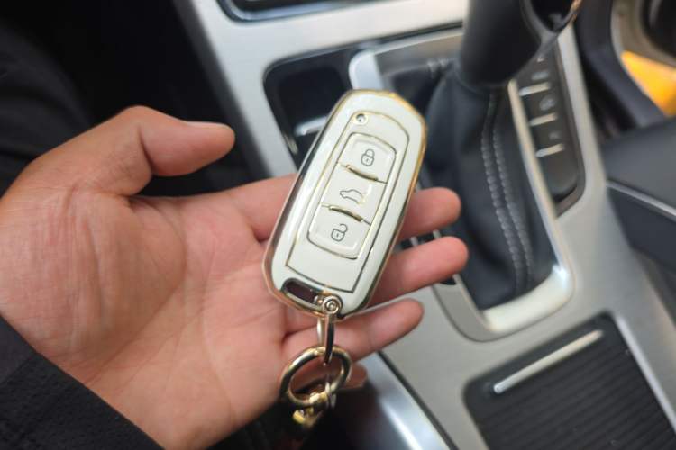 Used Geely Auto Emgrand X7 Sport 2018 1.8TD Automatic Two-Wheel Drive Smart Connect 4G Internet Edition Vehicle Key