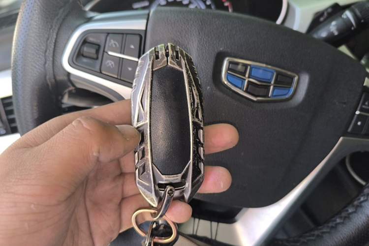 Used Geely Auto Emgrand X7 Sport 2018 1.8TD Automatic Two-Wheel Drive Smart Connect 4G Internet Edition Vehicle Key
