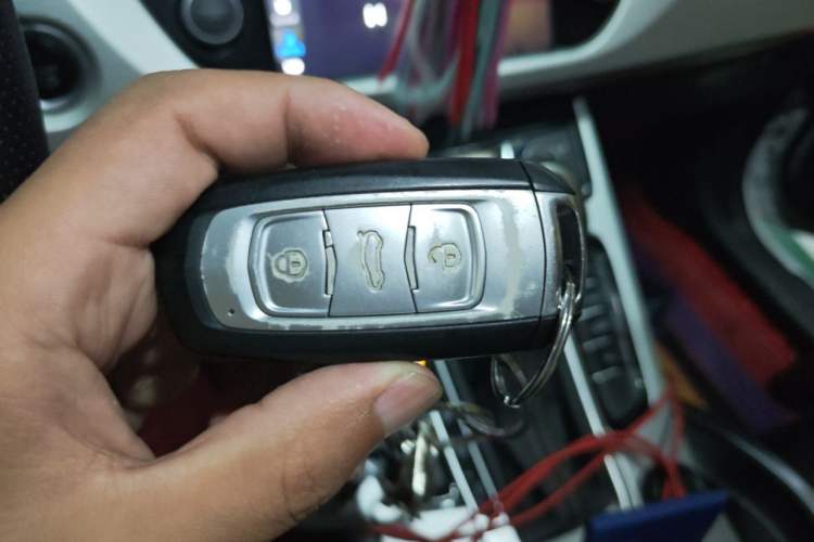 Used Geely Auto Emgrand X7 Sport 2018 1.8TD Automatic Two-Wheel Drive Smart Connect 4G Internet Edition Vehicle Key