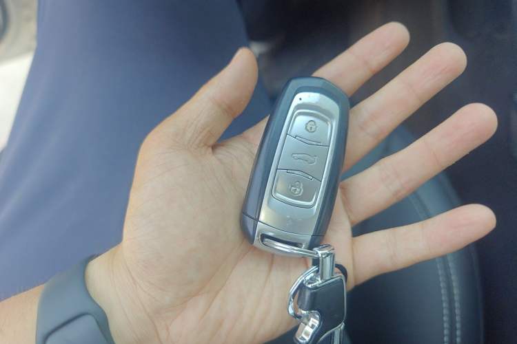 Used Geely Auto Emgrand X7 Sport 2018 1.8TD Automatic Two-Wheel Drive Smart Connect 4G Internet Edition Vehicle Key