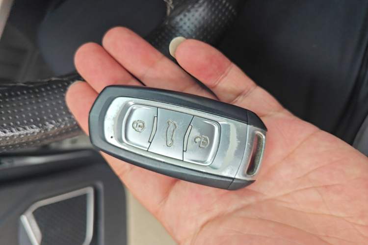 Used Geely Auto Emgrand X7 Sport 2018 1.8TD Automatic Two-Wheel Drive Smart Connect 4G Internet Edition Vehicle Key