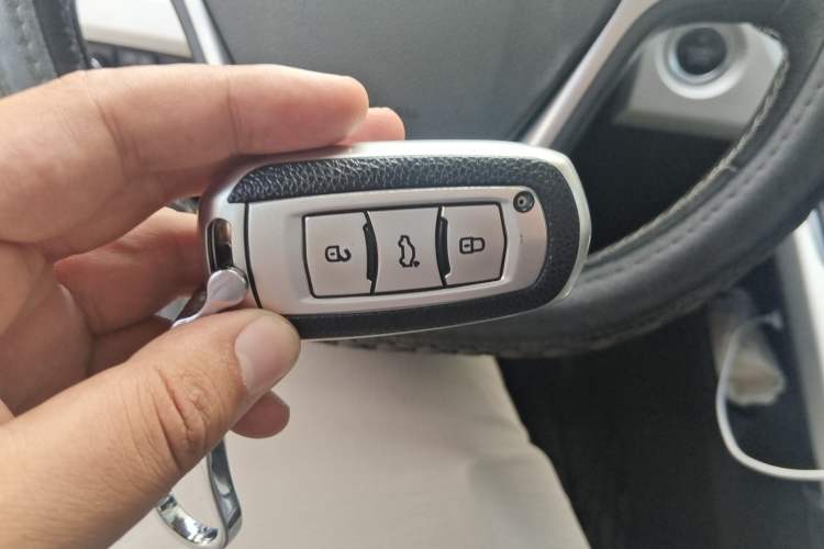 Used Geely Auto Emgrand X7 Sport 2018 1.8TD Automatic Two-Wheel Drive Smart Connect 4G Internet Edition Vehicle Key